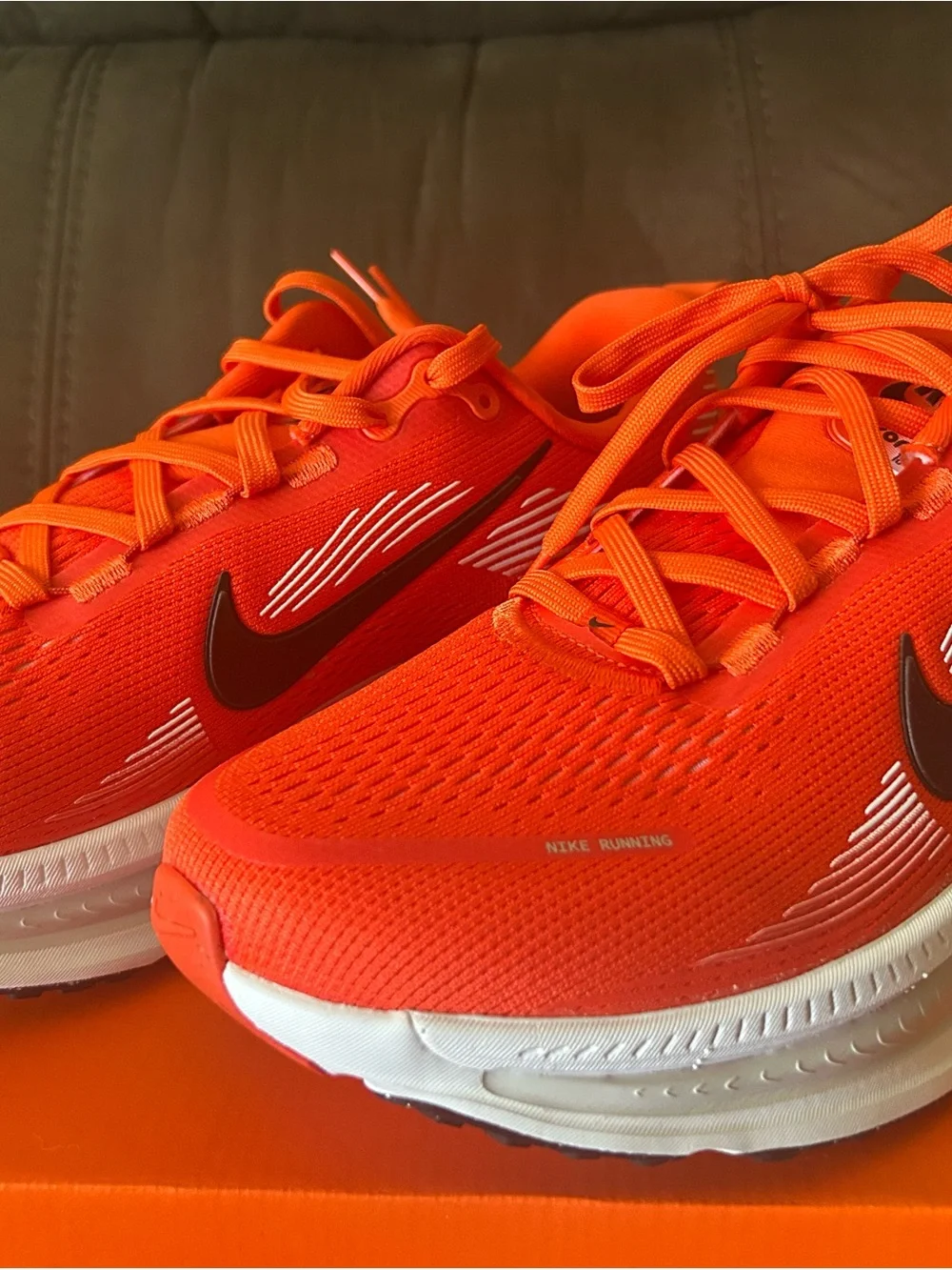 NEW Nike Vomero 18 TB Running Shoes - Men’s 9.5 / Women’s 11 - Never Worn